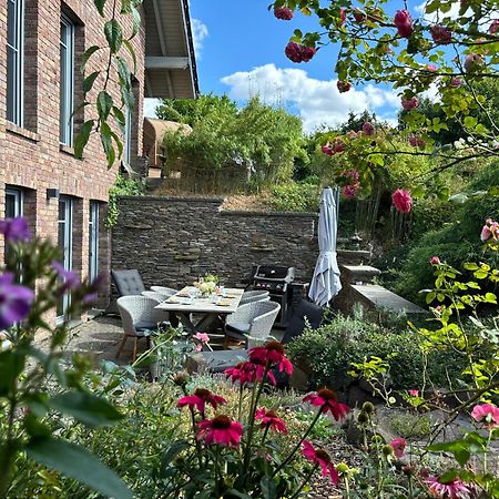 Attraktive Wohnung-Elztalidyll-Zwischen Mosel,Nuerburgring Und Burg Eltz Kollig Exterior foto