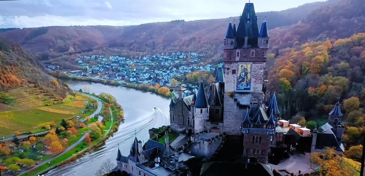Attraktive Wohnung-Elztalidyll-Zwischen Mosel,Nuerburgring Und Burg Eltz Kollig Exterior foto