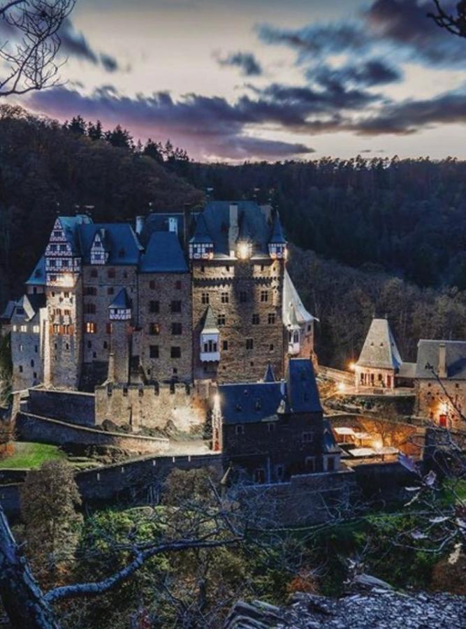 Attraktive Wohnung-Elztalidyll-Zwischen Mosel,Nuerburgring Und Burg Eltz Kollig Exterior foto