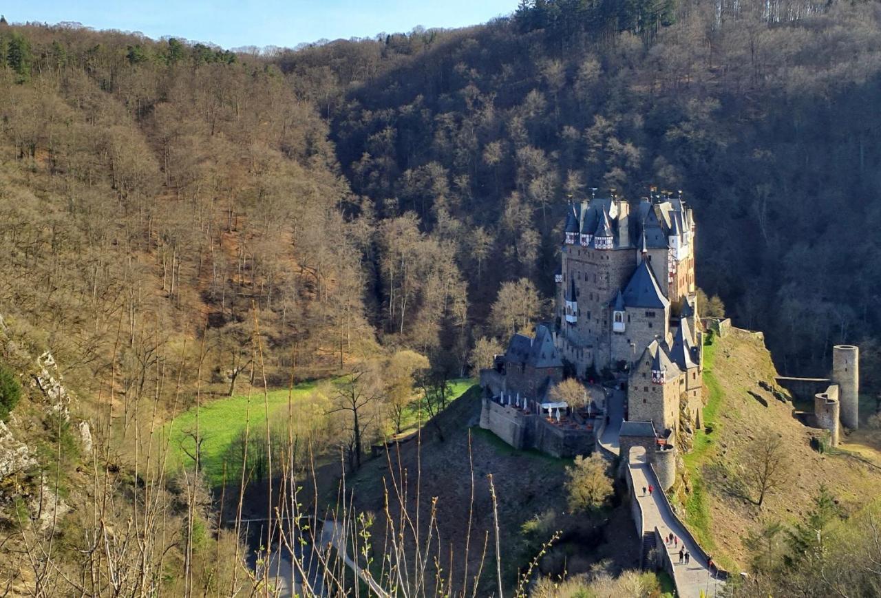 Attraktive Wohnung-Elztalidyll-Zwischen Mosel,Nuerburgring Und Burg Eltz Kollig Exterior foto