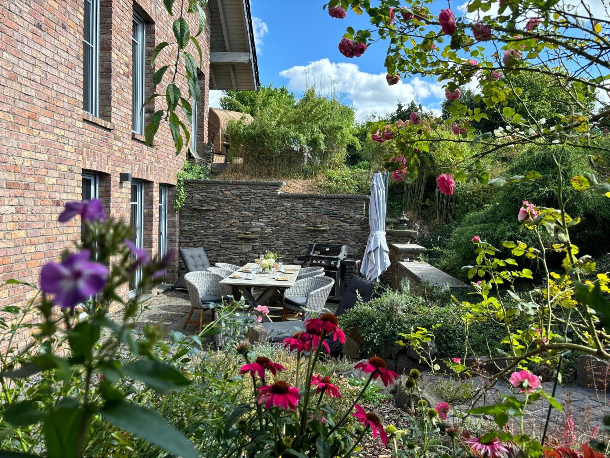 Attraktive Wohnung-Elztalidyll-Zwischen Mosel,Nuerburgring Und Burg Eltz Kollig Exterior foto